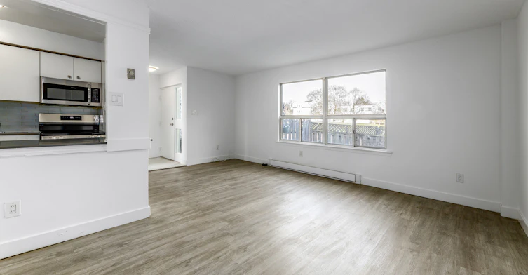 7555 Goreway Lp, Mississauga, ON, L4T 3M9 - 4