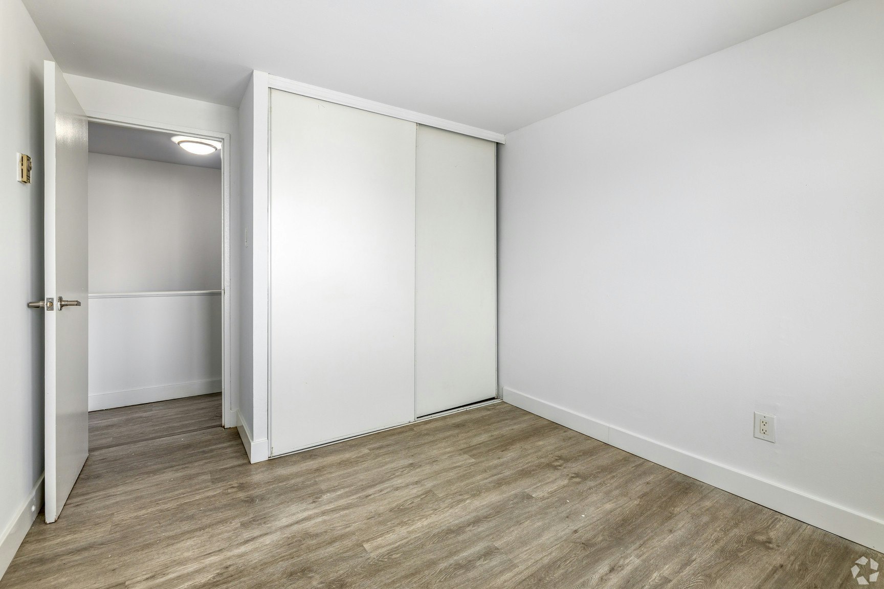 7555 Goreway Lp, Mississauga, ON, L4T 3M9 - 3