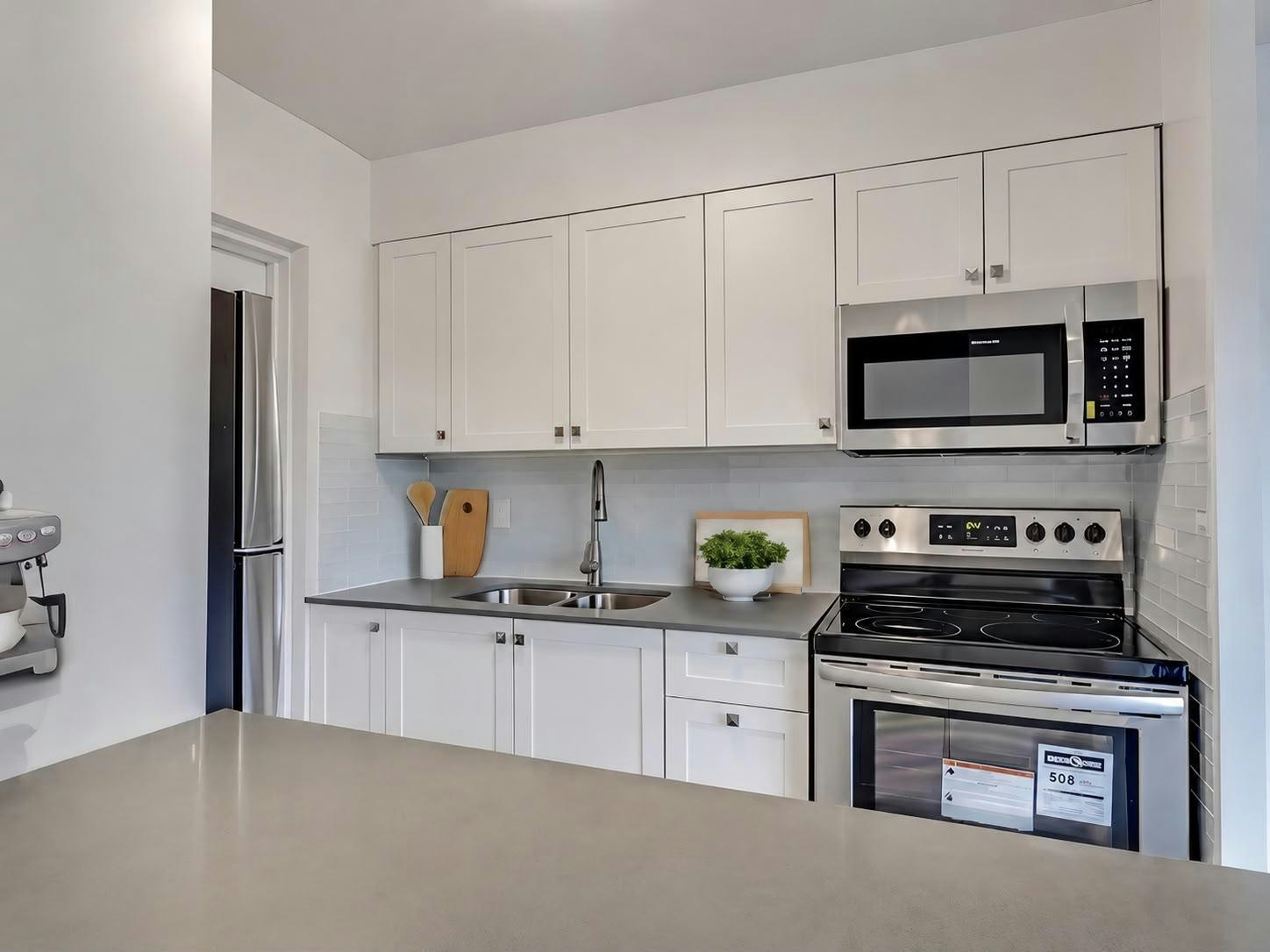 0153-7555 Goreway Lp, Mississauga, ON, L4T 3M9 - 3