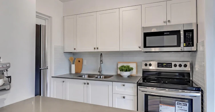 0079-7555 Goreway Lp, Mississauga, ON, L4T 3M9 - 2