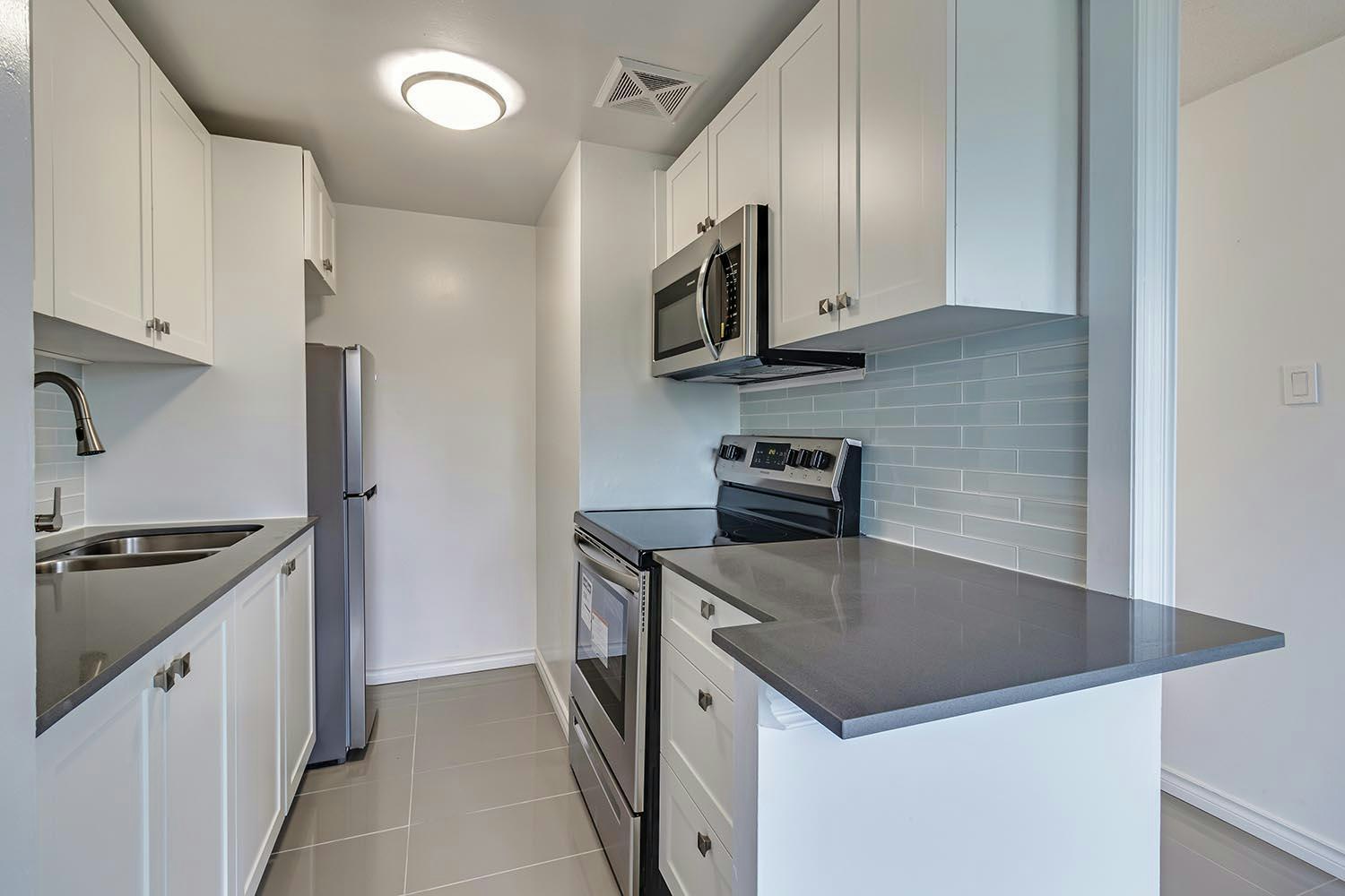 0262-7555 Goreway Lp, Mississauga, ON, L4T 3M9 - 6