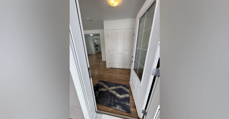 Main-12224 60 Street Northwest, Edmonton, AB, T5W 3Z9