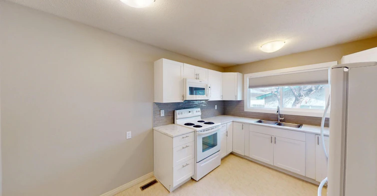 8 Dover Meadow Close Se, Calgary, AB, T2B 2E2 - 2