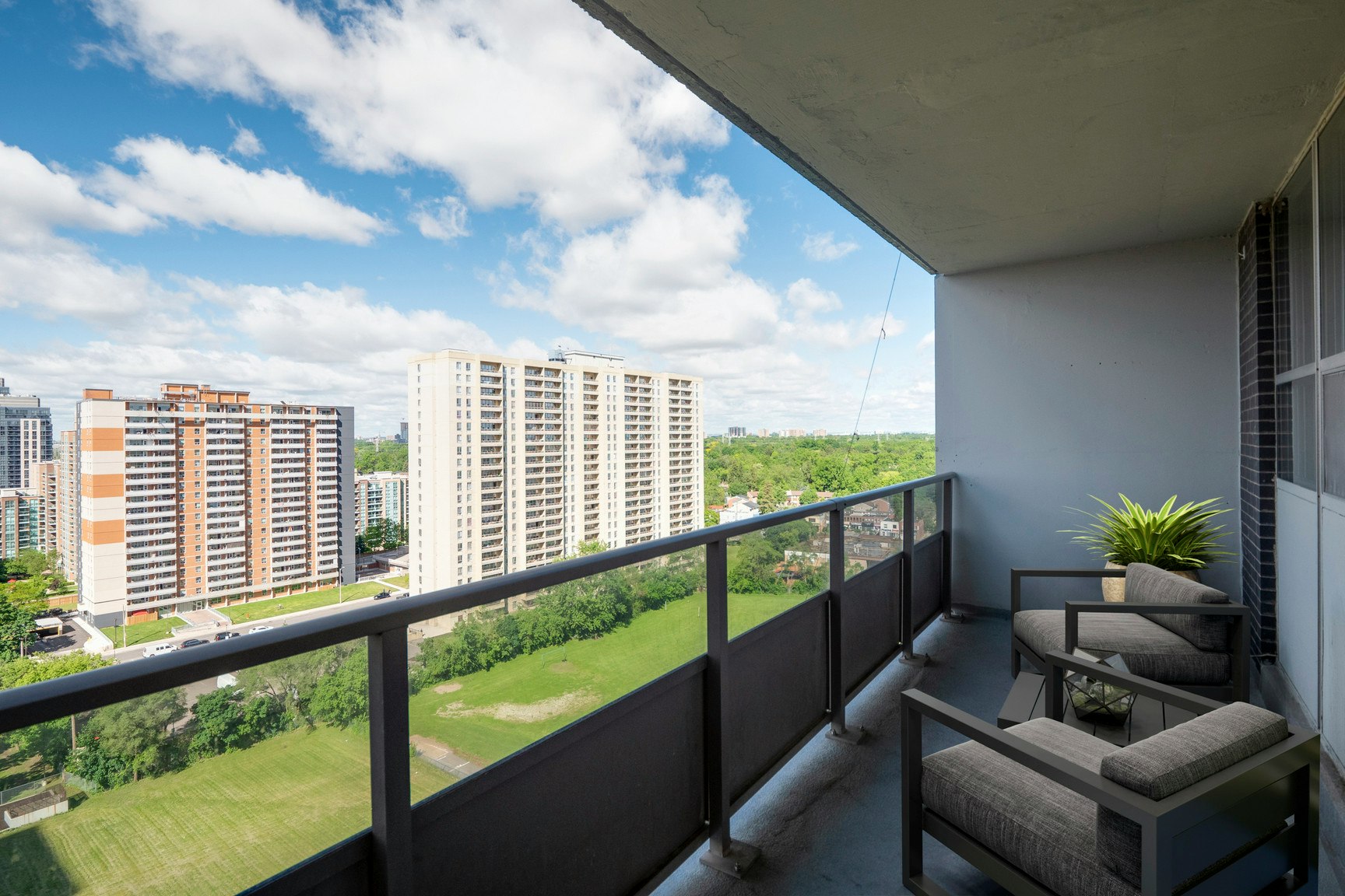 24 Mabelle Avenue, Toronto, ON, M9A 4X7 - 5