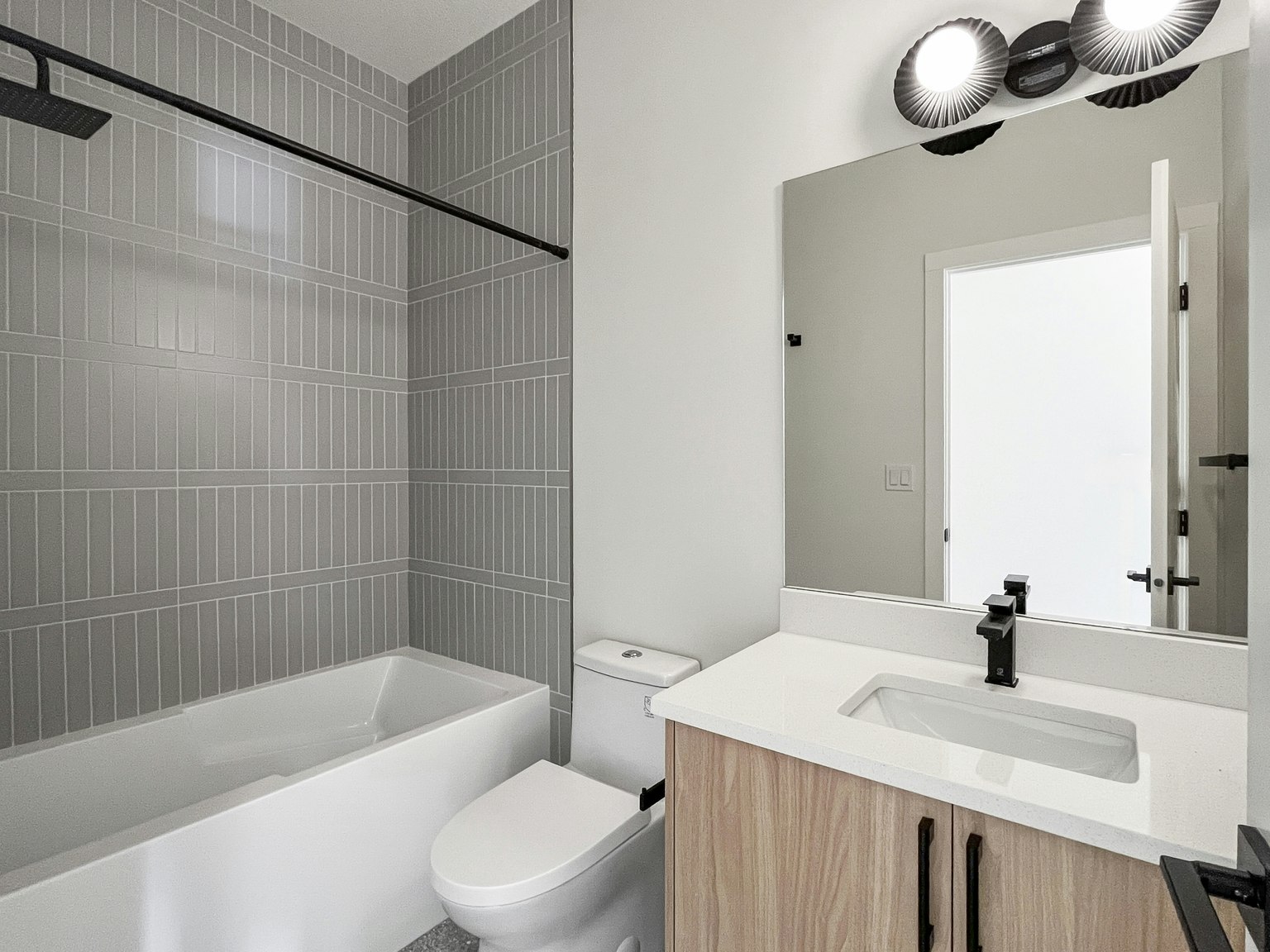 Upper-8604 33 Avenue Northwest, Calgary, AB, T3B 1M3 - 12