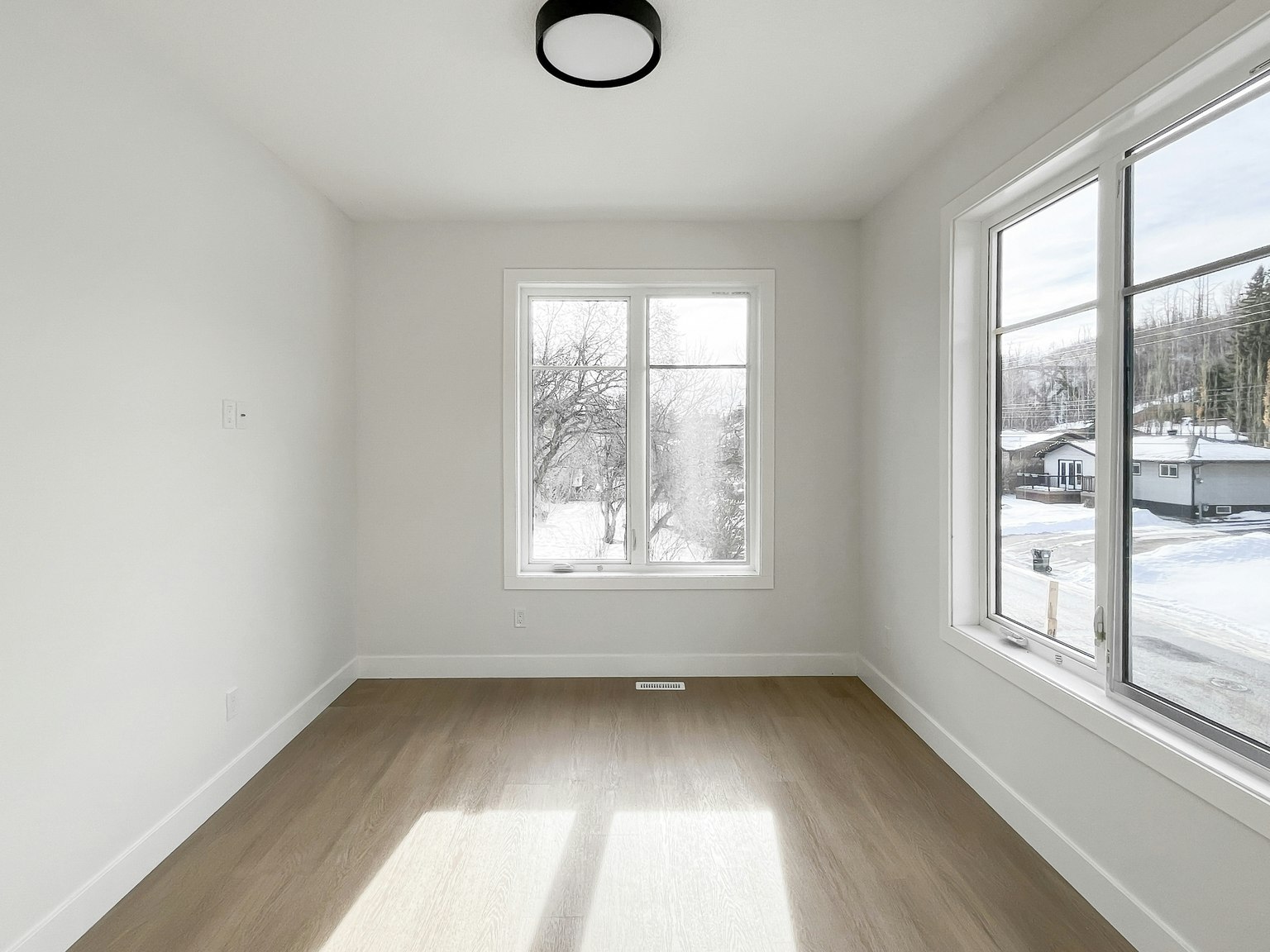 Upper-8604 33 Avenue Northwest, Calgary, AB, T3B 1M3 - 8