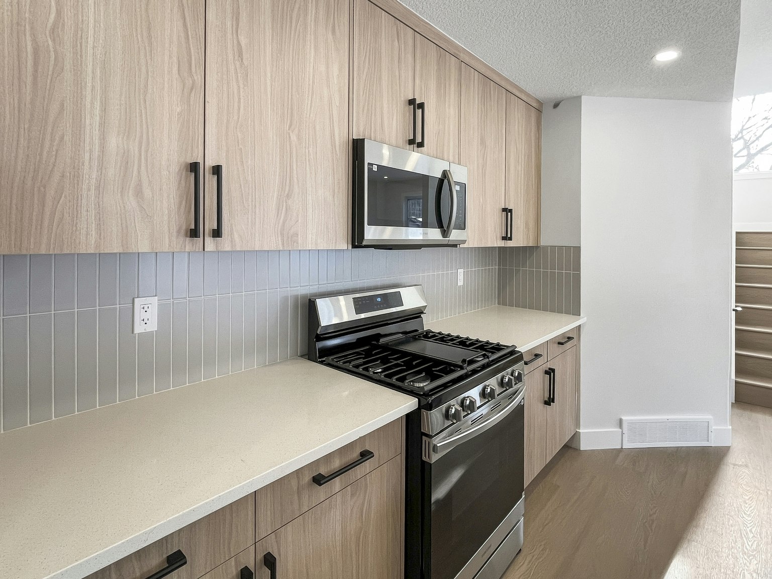 Upper-8604 33 Avenue Northwest, Calgary, AB, T3B 1M3 - 4