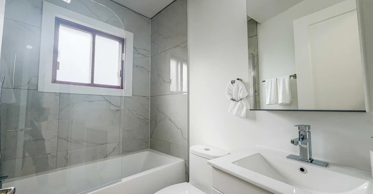 2145 Fleury Rue Est, Montréal, QC, H2B 1J8 - 8
