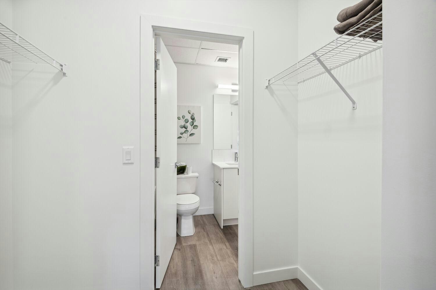 612 67 Avenue Southwest, Calgary, AB, T2V 4Z1 2