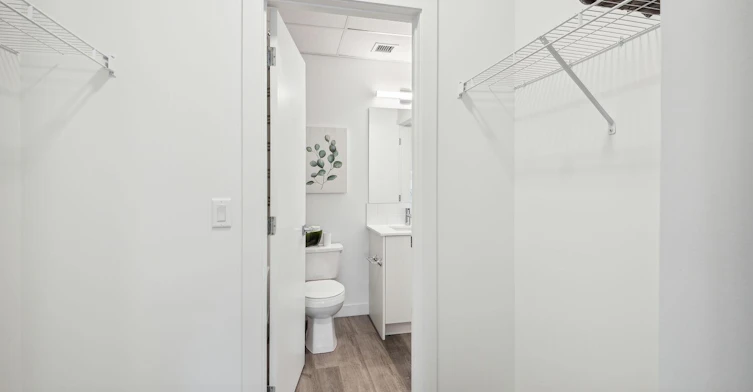 612 67 Avenue Southwest, Calgary, AB, T2V 4Z1 - 2