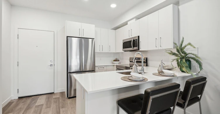 612 67 Avenue Southwest, Calgary, AB, T2V 4Z1 - 3