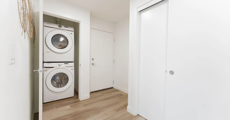 612 67 Avenue Southwest, Calgary, AB, T2V 4Z1 - 7