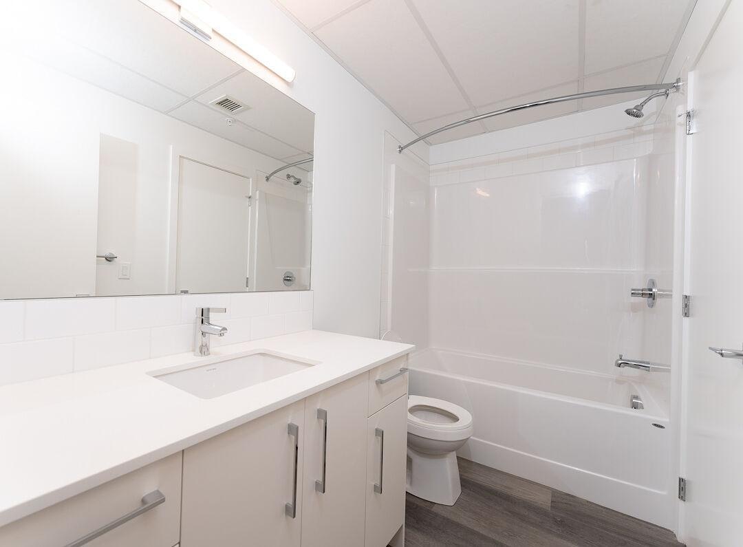 612 67 Avenue Southwest, Calgary, AB, T2V 4Z1 - 3