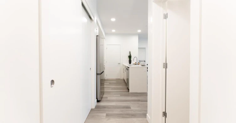 612 67 Avenue Southwest, Calgary, AB, T2V 4Z1 - 2