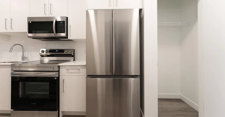 612 67 Avenue Southwest, Calgary, AB, T2V 4Z1 - 2