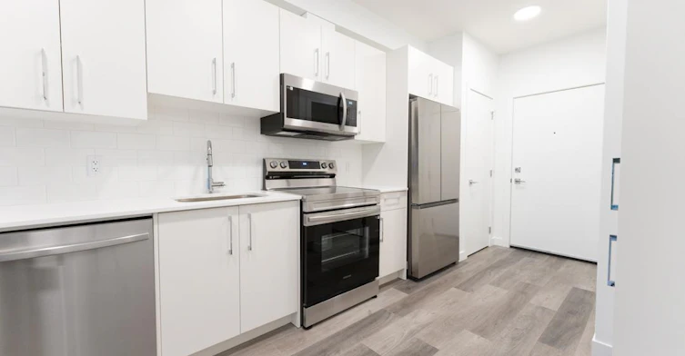 612 67 Avenue Southwest, Calgary, AB, T2V 4Z1 - 4