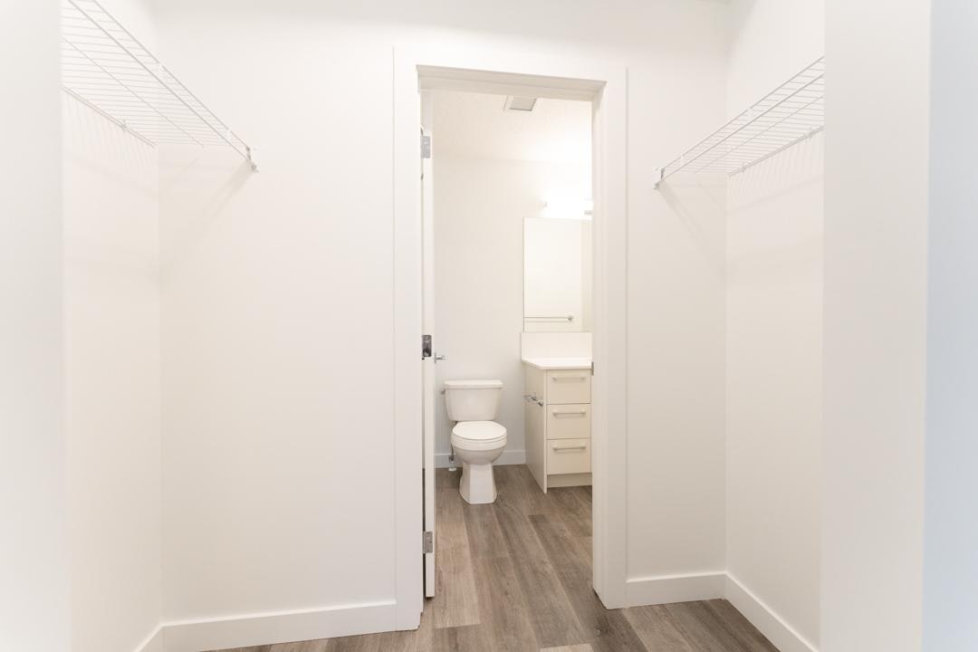 612 67 Avenue Southwest, Calgary, AB, T2V 4Z1 - 12