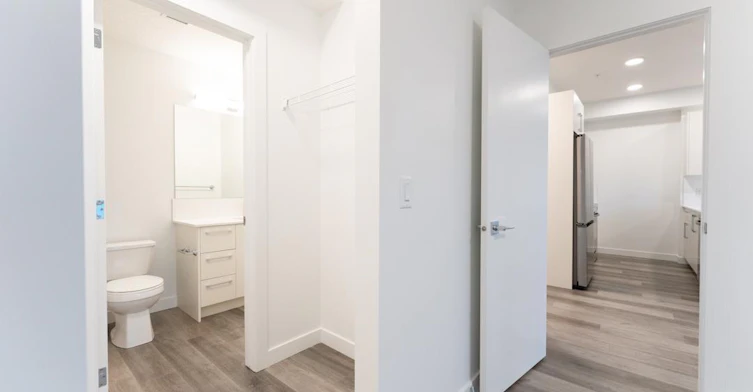 612 67 Avenue Southwest, Calgary, AB, T2V 4Z1 - 11