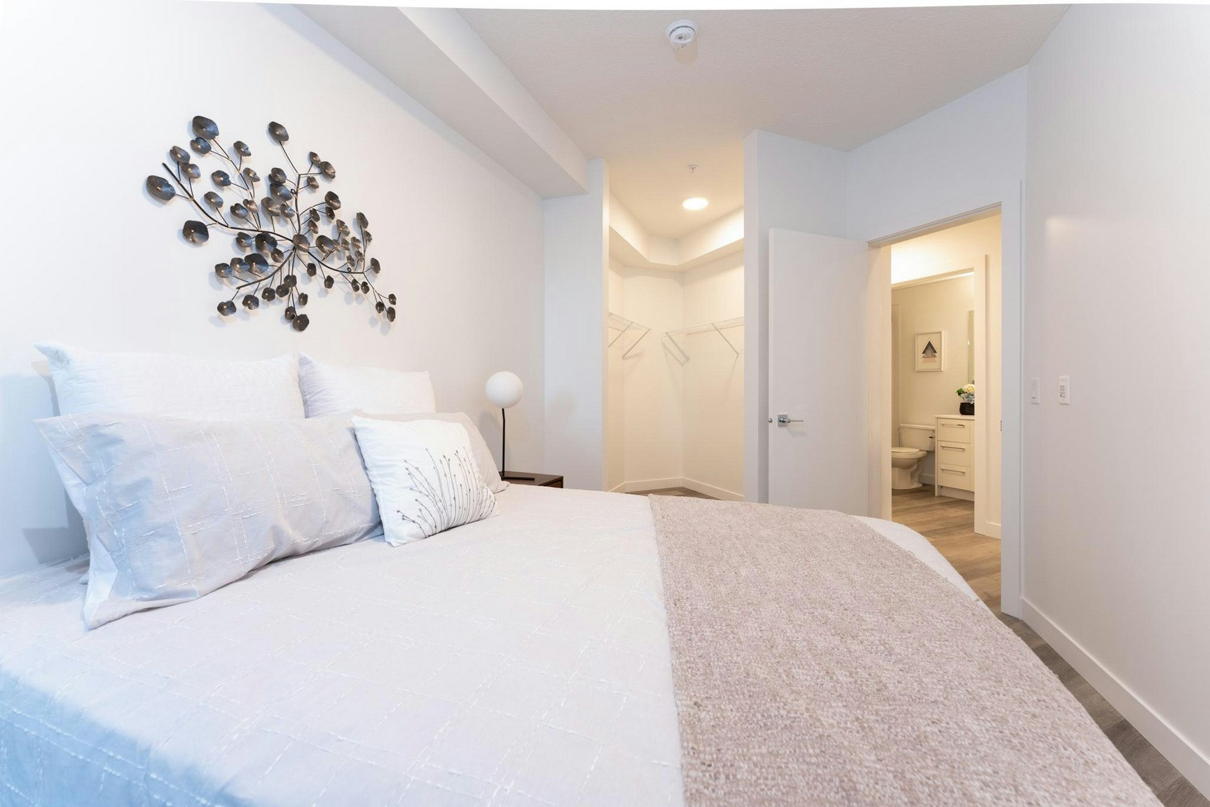 612 67 Avenue Southwest, Calgary, AB, T2V 4Z1 - 6