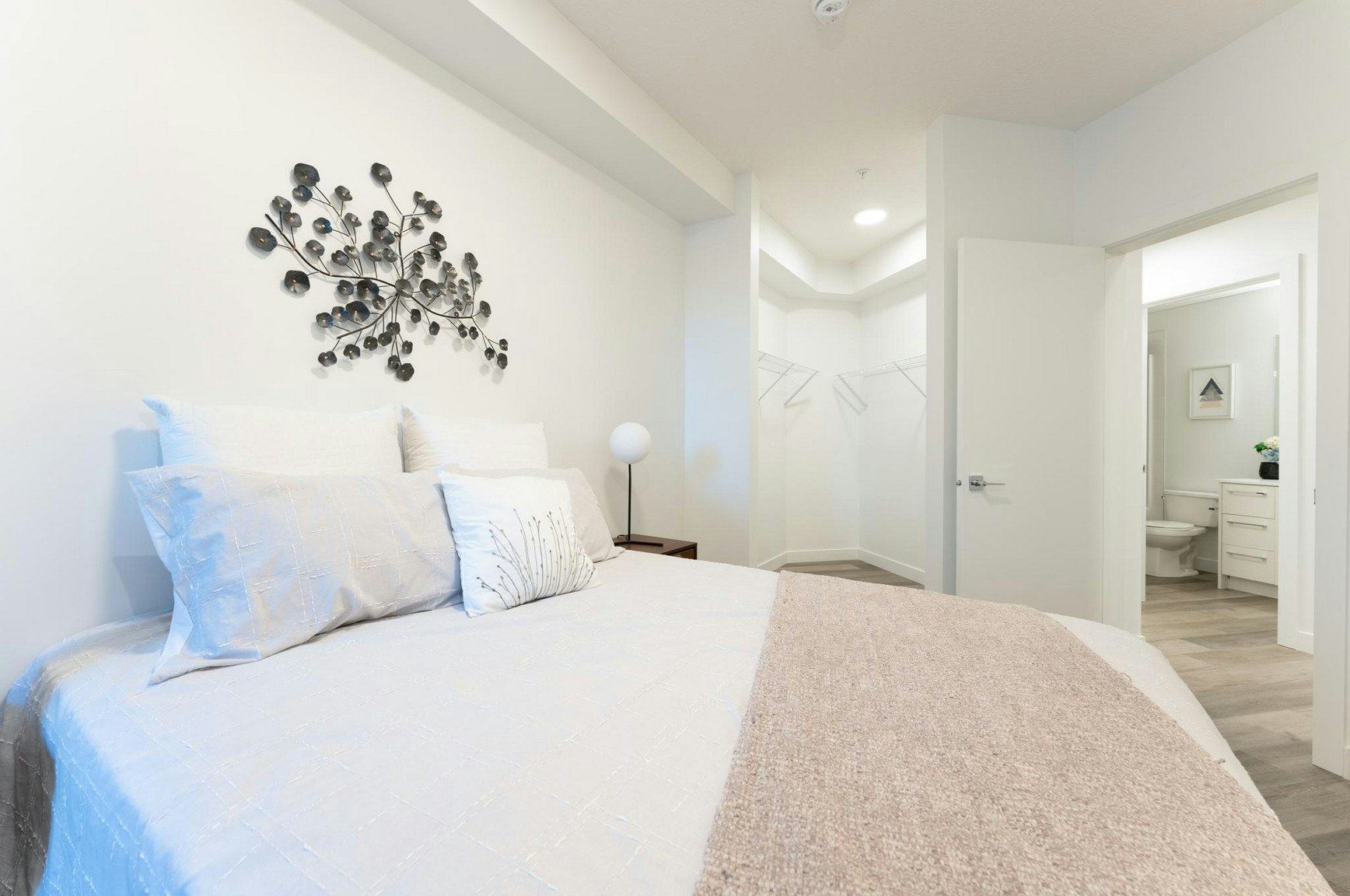 612 67 Avenue Southwest, Calgary, AB, T2V 4Z1 - 8
