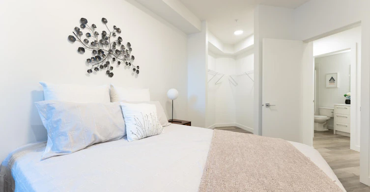 612 67 Avenue Southwest, Calgary, AB, T2V 4Z1 - 8