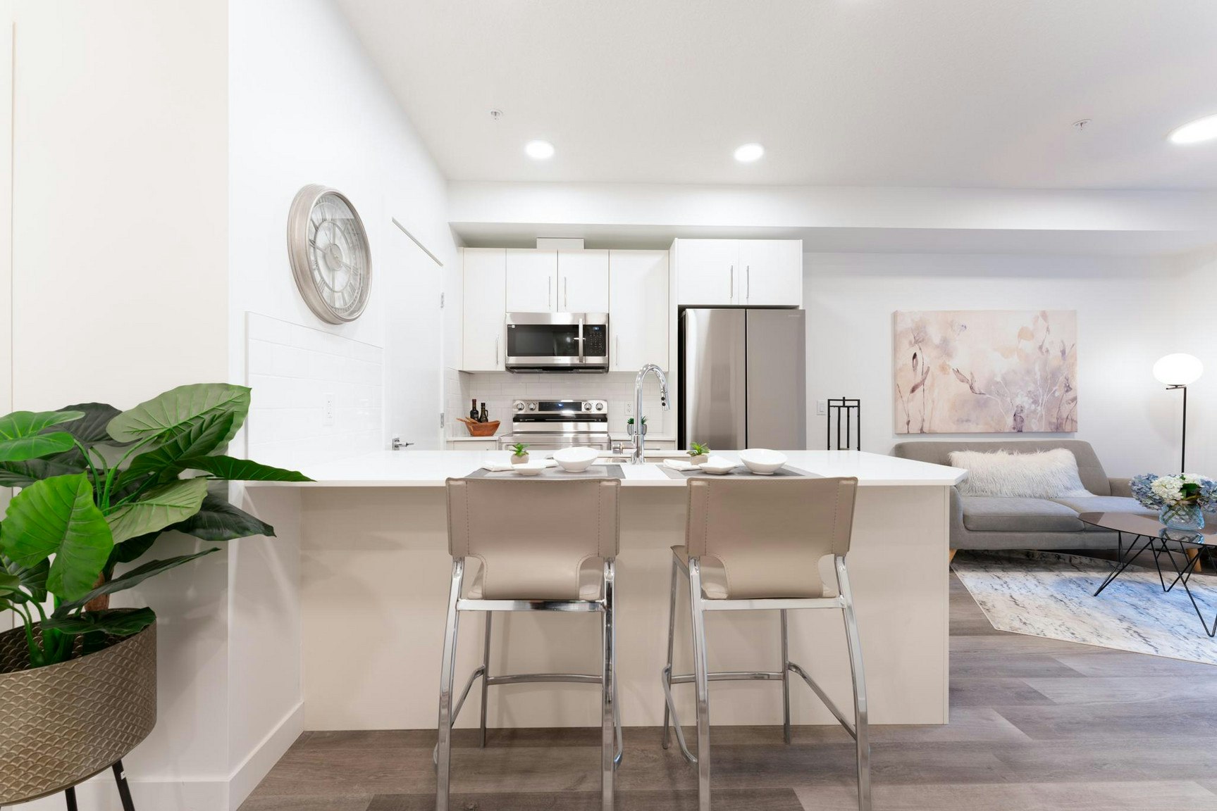 612 67 Avenue Southwest, Calgary, AB, T2V 4Z1 - 2