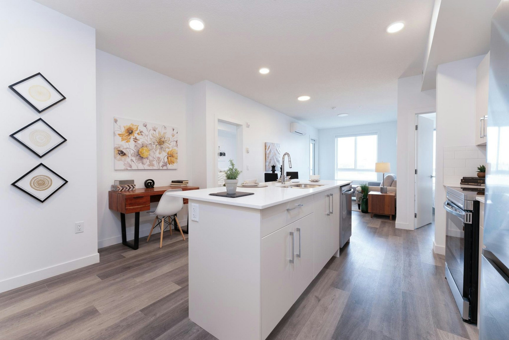 612 67 Avenue Southwest, Calgary, AB, T2V 4Z1 - 3