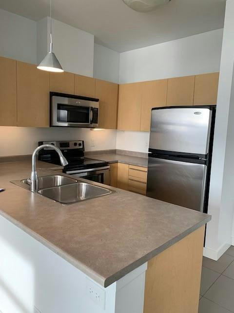 302-3233 Wesbrook Mall, Vancouver, BC, V6S 0B3 - 9