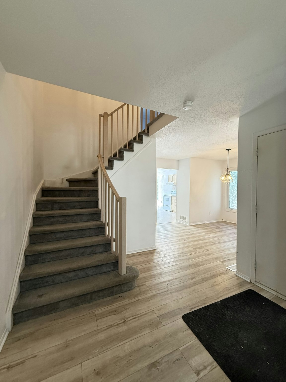 1-70 Inverary Drive, Ottawa, ON, K2K 2S1 - 2