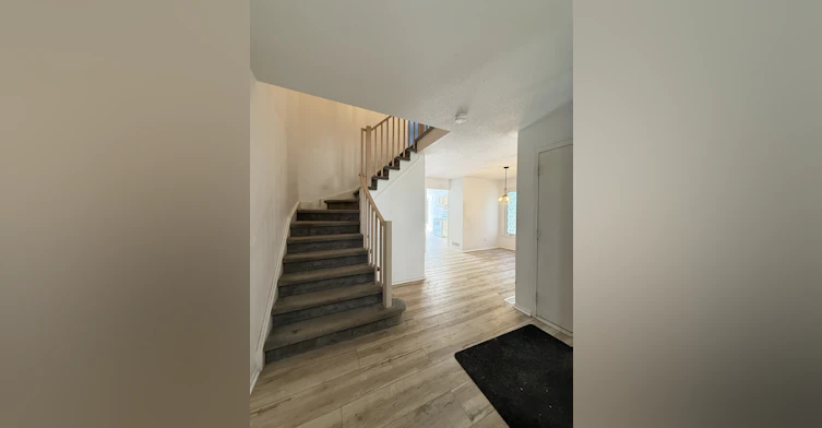 1-70 Inverary Drive, Ottawa, ON, K2K 2S1 - 2