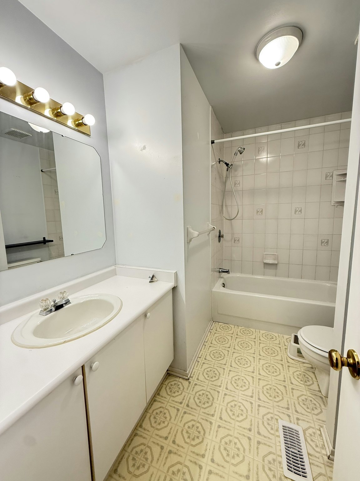 1-70 Inverary Drive, Ottawa, ON, K2K 2S1 - 15