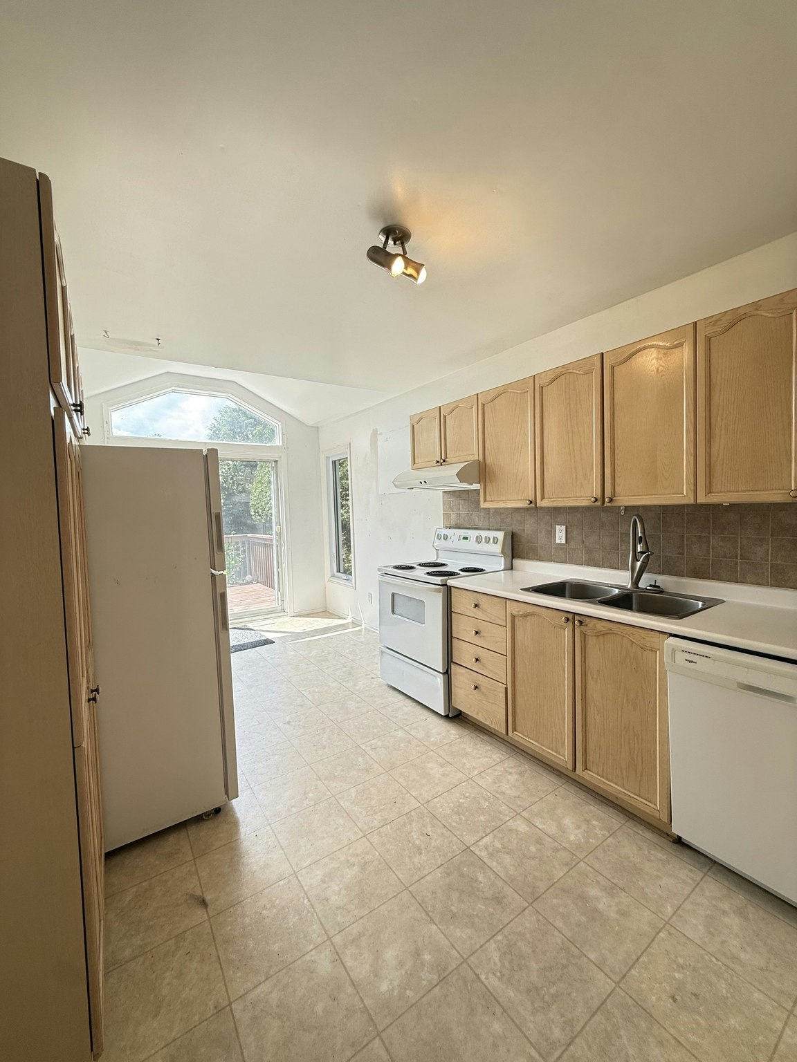 1-70 Inverary Drive, Ottawa, ON, K2K 2S1 - 5