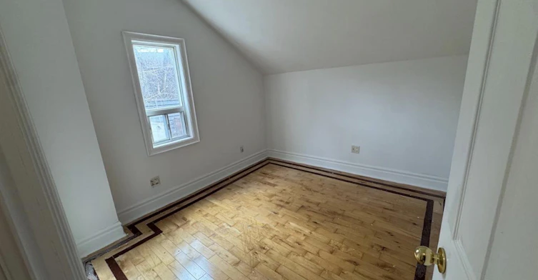 47 Hillary Avenue, Toronto, ON, M6N 2C1 - 2
