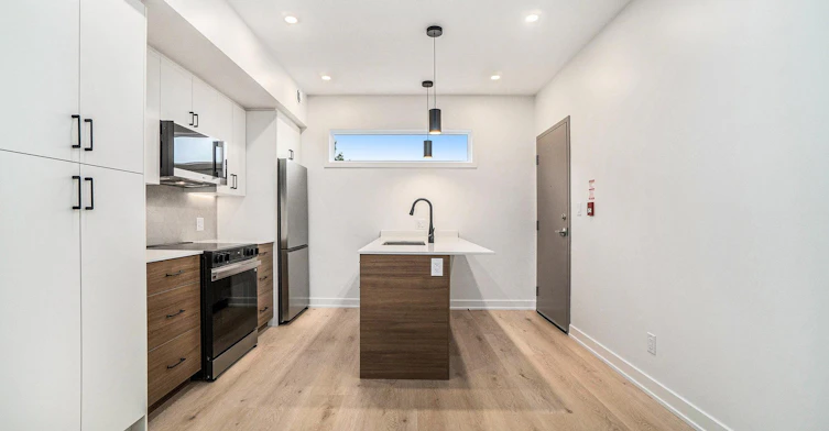 8-373 Iberville Street, Ottawa, ON, K1L 6G1 - 2