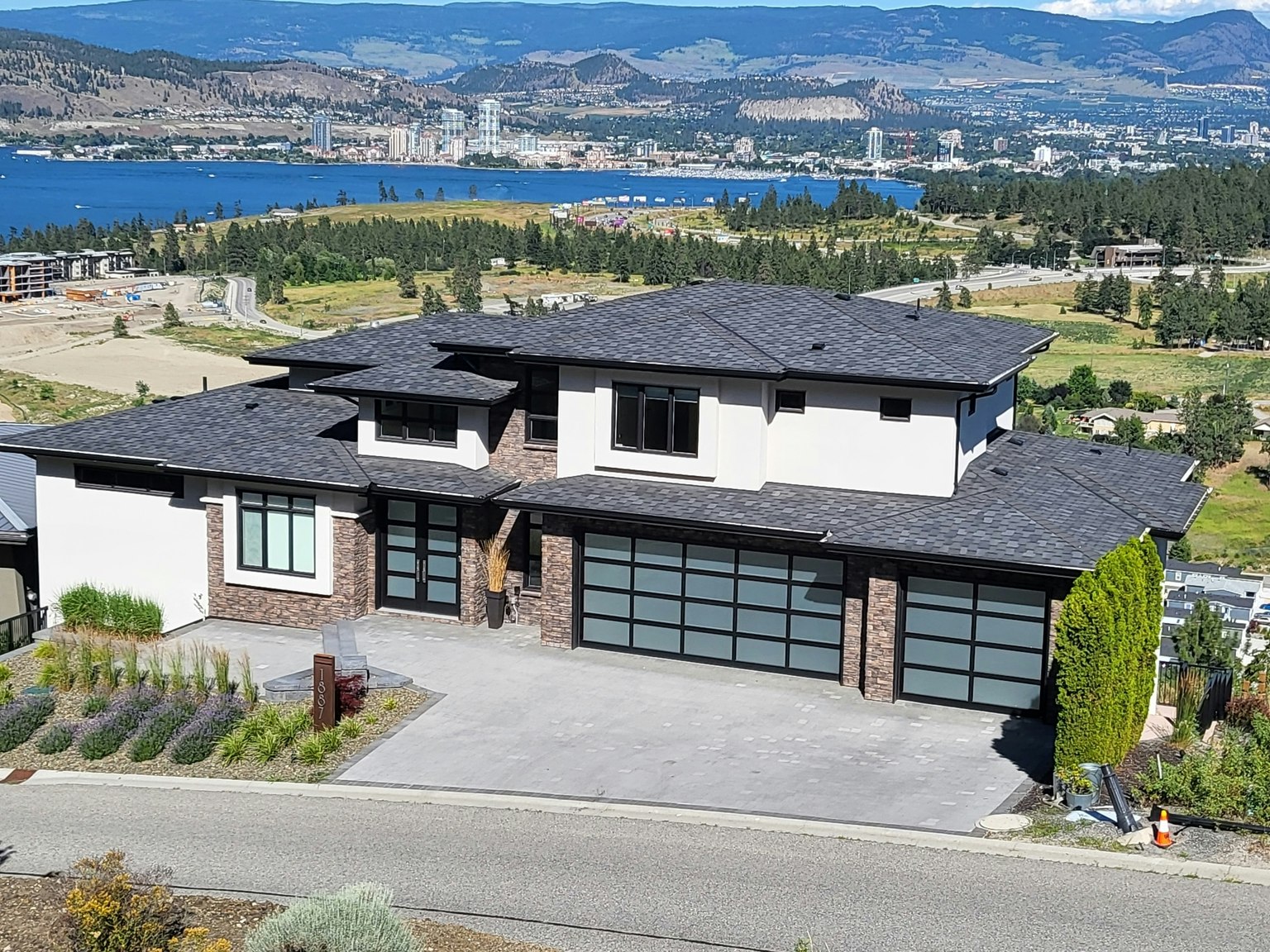 1887 Scott Crescent, West Kelowna, BC, V1Z 4B8