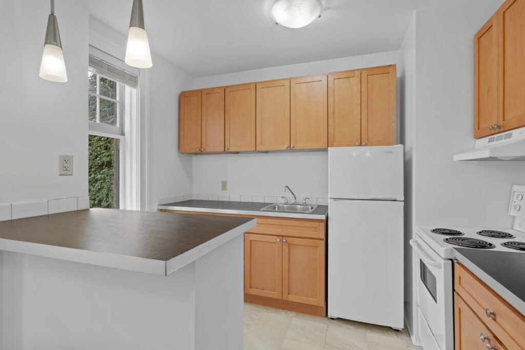 210-1009 West 10th Avenue, Vancouver, BC, V6H 1H9 - 3