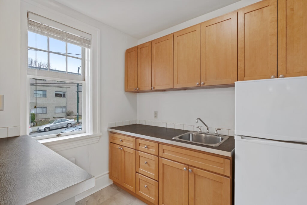 210-1009 West 10th Avenue, Vancouver, BC, V6H 1H9 - 4