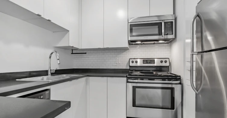 B1-1270 Burnaby Street, Vancouver, BC, V6E 1P5 - 3