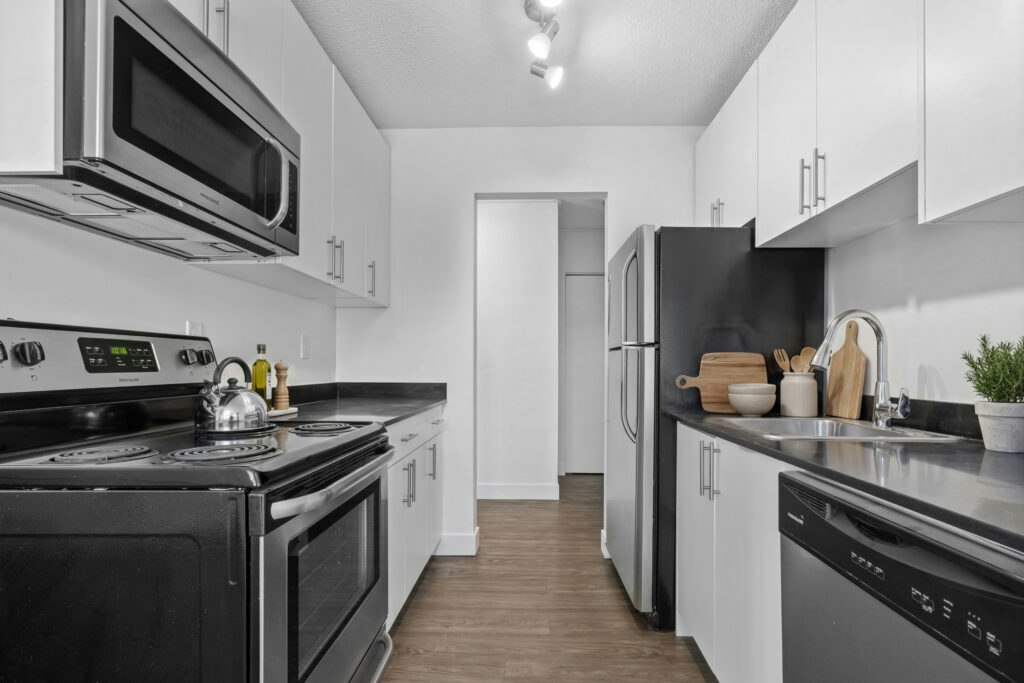 201-170 East 5th Street, North Vancouver, BC, V7L 4L4