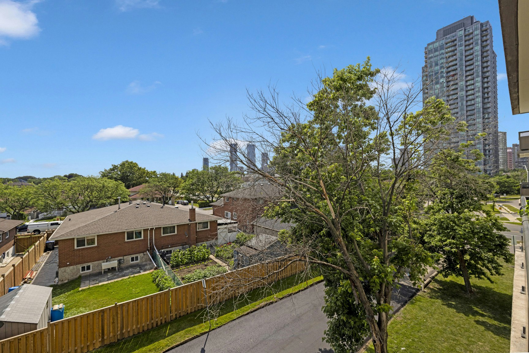 802-30 Central Parkway West, Mississauga, ON, L5B 1L1 - 6