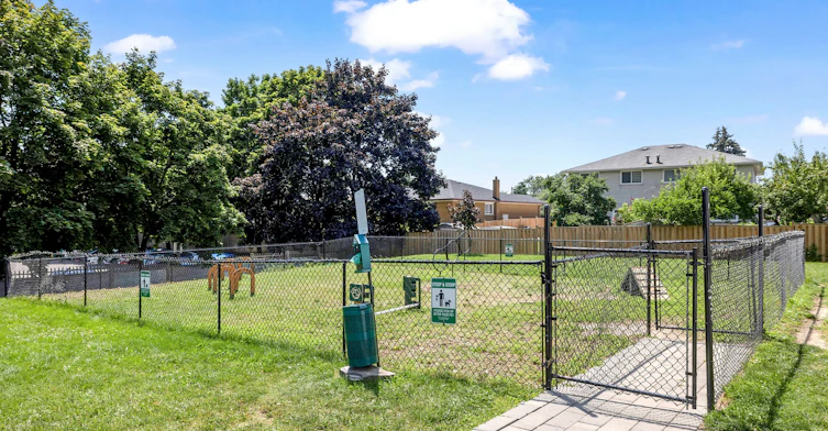 802-30 Central Parkway West, Mississauga, ON, L5B 1L1 - 10