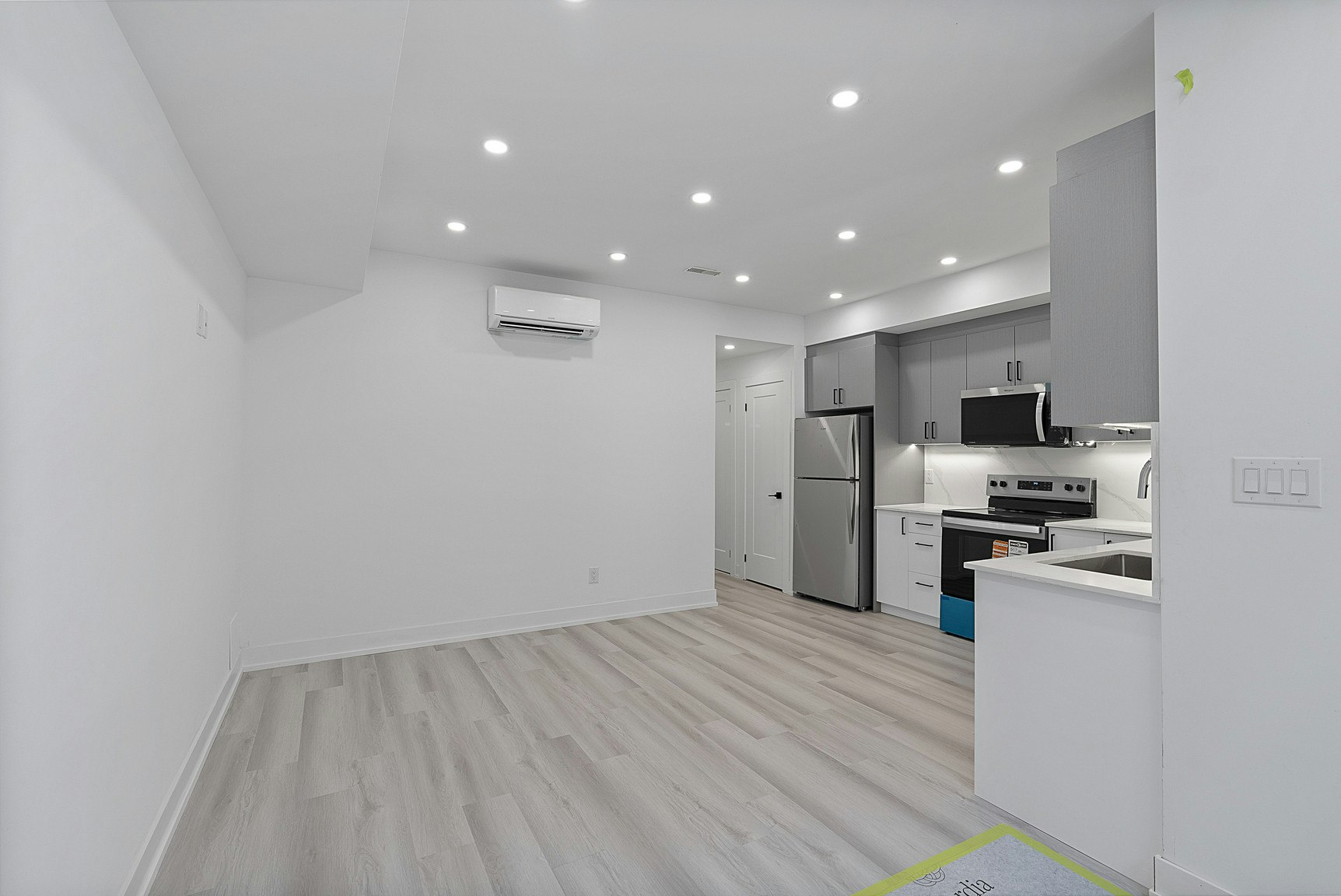 1-587 Oakwood Avenue, Toronto, ON, M6E 2X7 - 5
