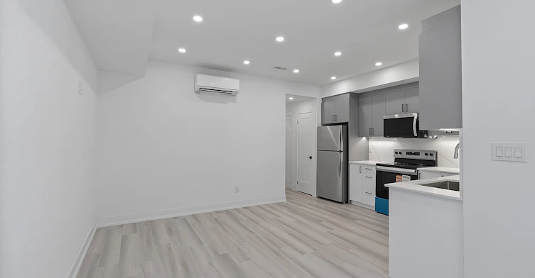1-587 Oakwood Avenue, Toronto, ON, M6E 2X7 - 5