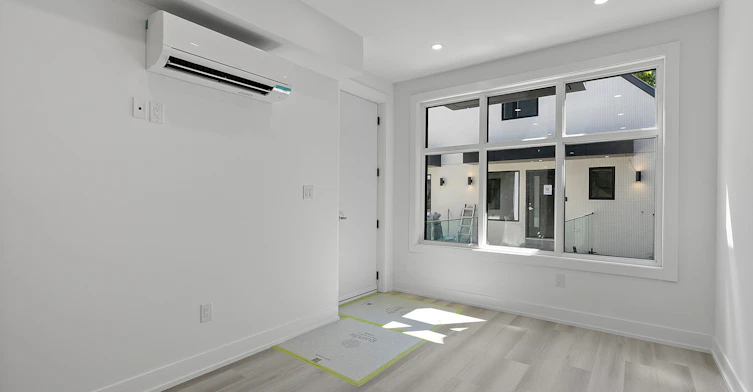 2-587 Oakwood Avenue, Toronto, ON, M6E 2X7 - 17