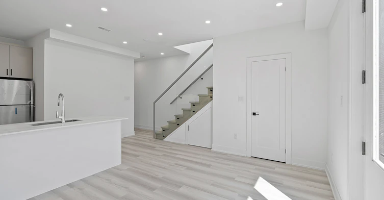 4-587 Oakwood Avenue, Toronto, ON, M6E 2X7 - 8