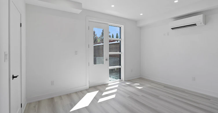 4-587 Oakwood Avenue, Toronto, ON, M6E 2X7 - 4
