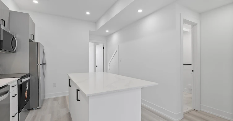 2-587 Oakwood Avenue, Toronto, ON, M6E 2X7 - 18