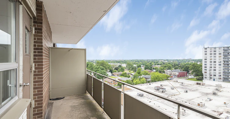 0314-240 Mohawk Road East, Hamilton, ON, L9A 2H7 - 3