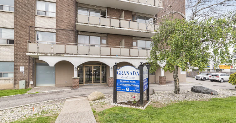 0210-240 Mohawk Road East, Hamilton, ON, L9A 2H7