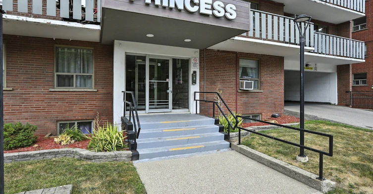 0705-42 Herkimer Street, Hamilton, ON, L8P 2G4 - 2